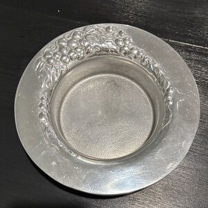 Wilton Armetale Wine Bottle Coaster Bowl with Grapevine Design